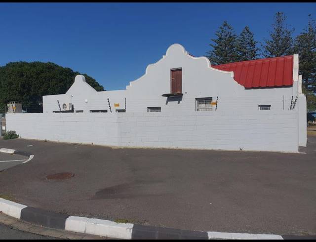 6 BEDROOM HOUSE FOR SALE IN GANSBAAI CENTRAL